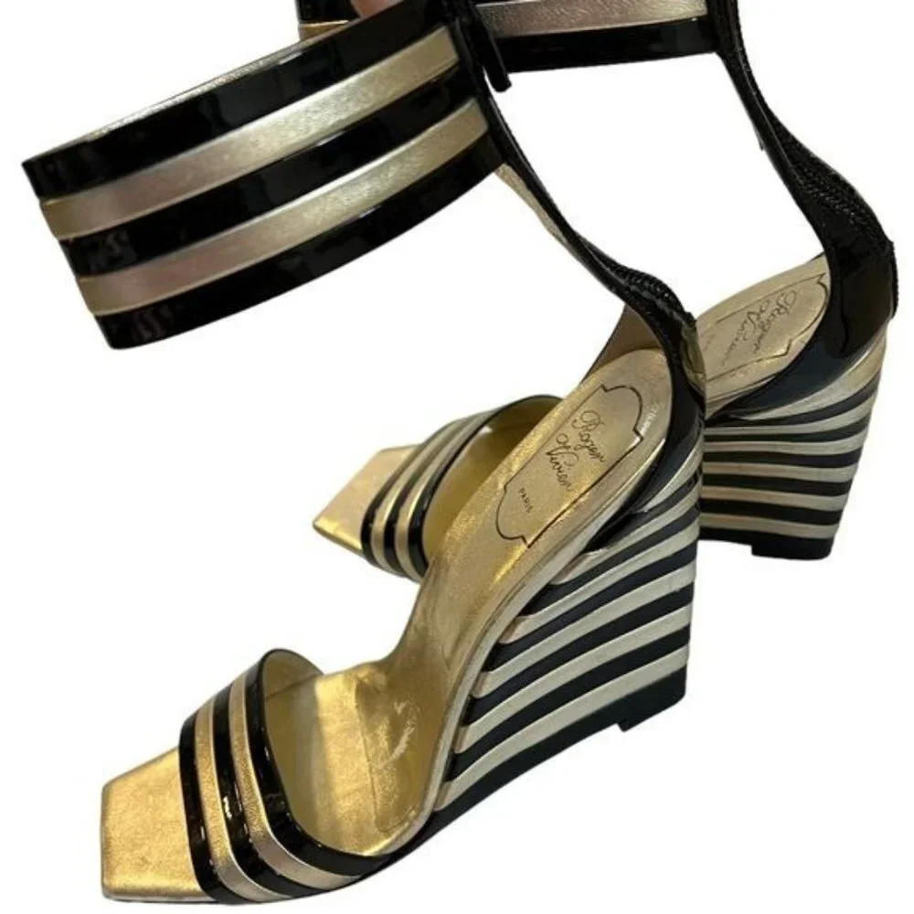 ROGER VIVIER Black Gold Stripe Patent Leather Wedge Sandals Sz 40 US 10 - Picture 3 of 16